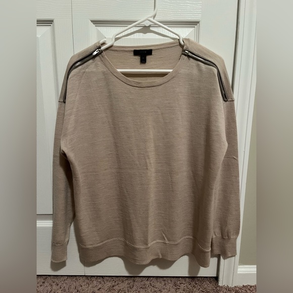 J.‎ Crew Women's 100% Merino Wool Beige Long Sleeve Top Sweater Size Large - Picture 1 of 7